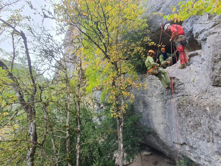 Decouverte de la descente en rappel a la grotte de la Resurrection a Gap 768x576