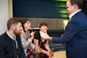 PaulMagie groupe eventail cartes 300x200