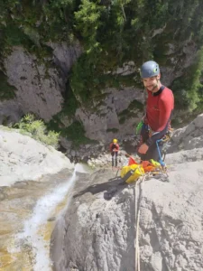 Rappel de 50 metres canyoning sportif pres de Gap 225x300