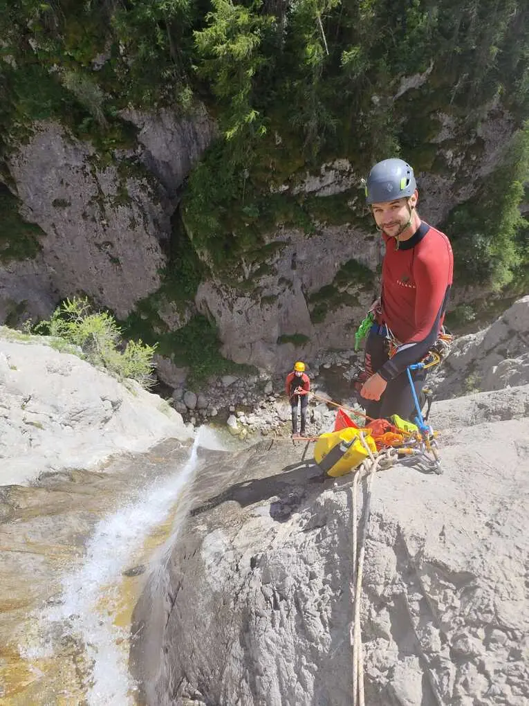 Rappel de 50 metres canyoning sportif pres de Gap