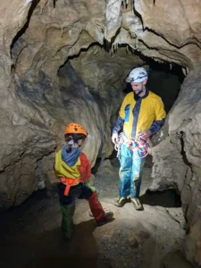 Une sortie de speleologie en famille dans les Hautes Alpes pendant les Vacances de Paques 225x300
