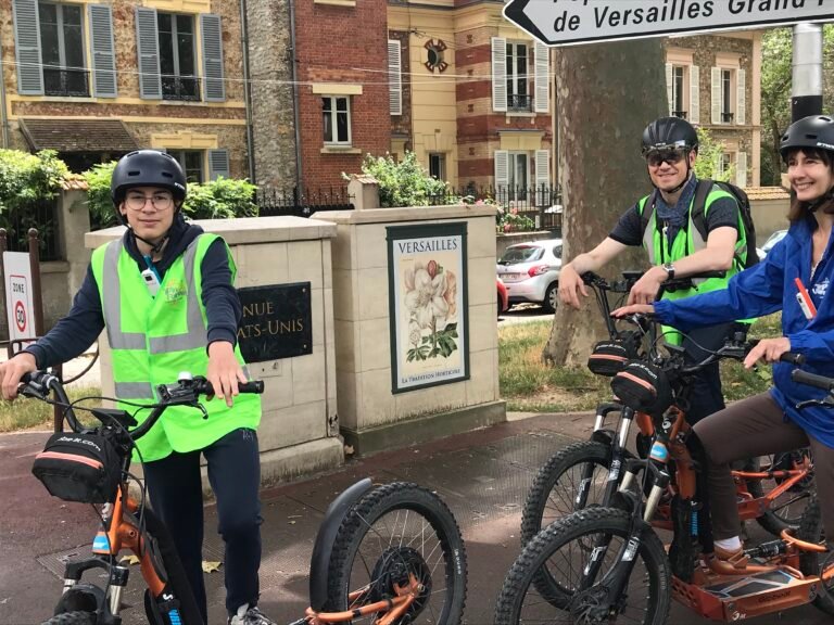 Streetart trottinette guide versailles tripintrott 768x576