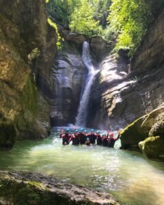 canyoning coiserette entre amis dans le Jura 240x300