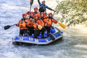 rafting fun gyr moniteurs guil scaled 1 300x200