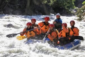 rafting sportif gyronde guil alpes du sud scaled 1 300x200