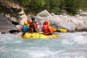 sportif rafting guillestre vallouise scaled 1 300x200