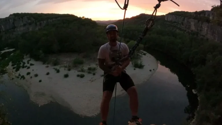 apero suspendu via corda by night ardeche 3 jpg 99 m 1654150476 768x432