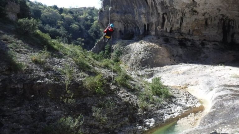 escalade et speleologie en ardeche barrancos de rochecolombe 5 1610720427 2 768x432