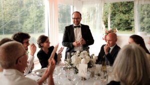 magicien mariage table closeup 300x170