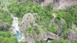 via ferrata du pont du diable en ardeche face a la chaussee des geants 85 m 1678787073 300x169