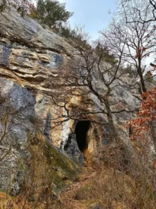 Lentree de la grotte de Jubeo a Sisteron 225x300
