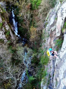 canyoning clermont ferrand envaloise gorges enval canyon sec rappel  copie 225x300