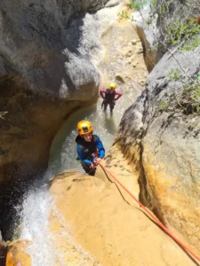 canyonisme descente cascade couple 225x300