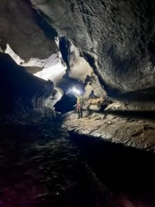 speleologie gouffre pierre 1152x1536 1 225x300