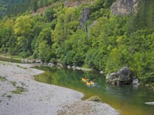 BureauDesMoniteurs SourceDuTarn Canoe 11 768x576 1 300x225