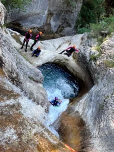 canyoning Rabou groupe cascade saut eau 225x300