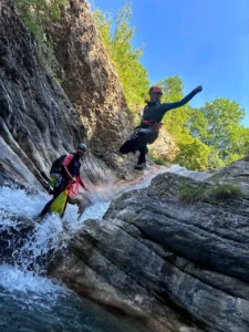 canyoning a Rabou saut dans une vasque 225x300