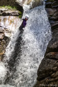 canyoning cascade femme 200x300