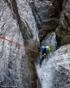 canyonisme descente cascade falaise 240x300