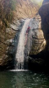 descente en rappel cascade canyon la bollene 167x300