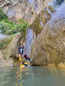descente rappel bes de courmes canyoning cannes 225x300