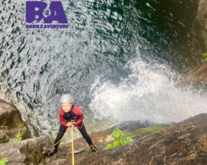 descente rappel borne canyoning enfants 300x240