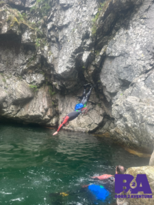 plongeur sportif canyoning vallon pont d arc 225x300