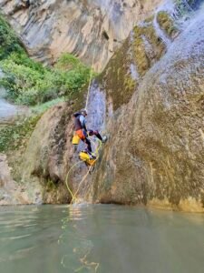 technique rappel canyoning bes de courmes alpes maritimes 225x300
