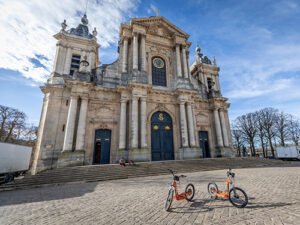 tripin versailles cathedrale versailles saint louis patrimoine trip in trott 300x225