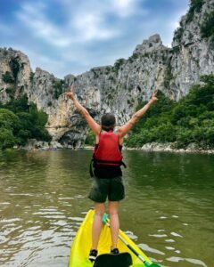 pirates canoe ardeche 240x300