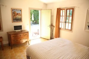 chambre blanche chambre5 scaled 1 300x200