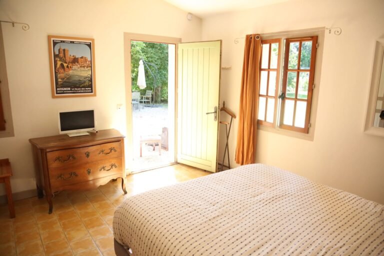 chambre blanche chambre5 scaled 1 768x512